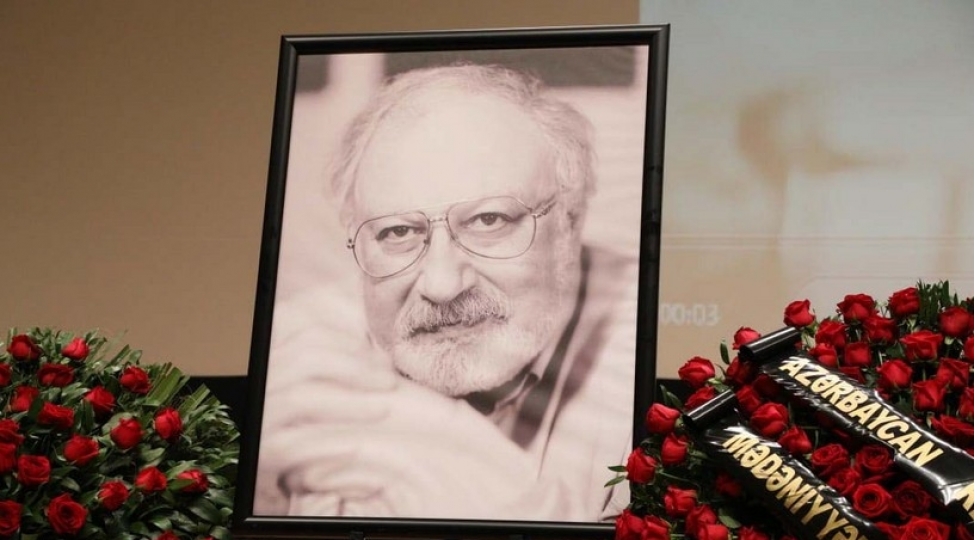 prezidenti-ilham-eliyev-ve-birinci-vitse-prezident-mehriban-eliyeva-rustem-ibrahimbeyovun-vida-merasimine-eklil-gonderib