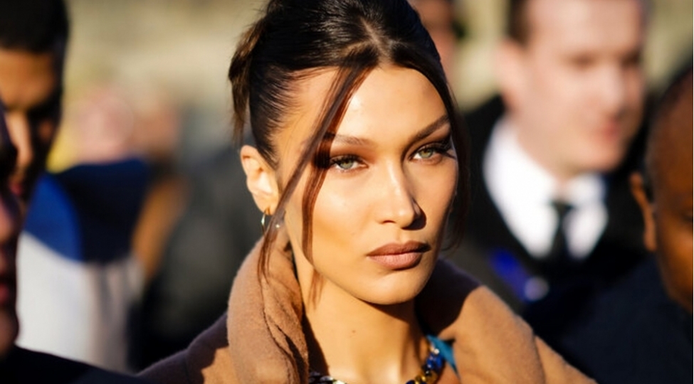 bella-hadid-14-yashinda-estetik-etdirdiyini-achiqladi