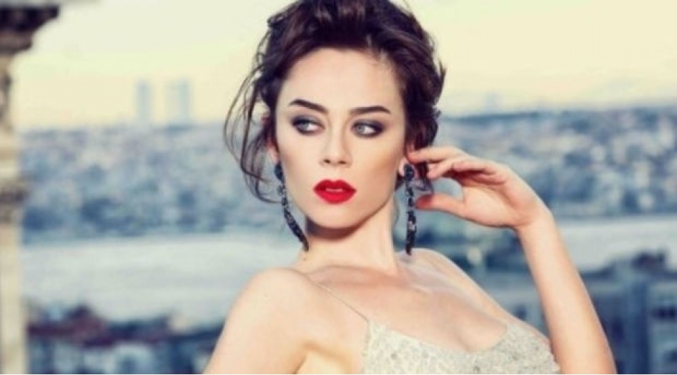 hamile-oldugu-deyilen-turkiyeli-aktrisa-evlenir