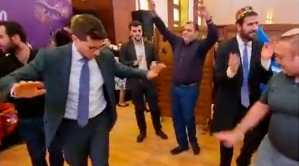 israil-sefirinin-reqs-goruntusu-paylashilib-video