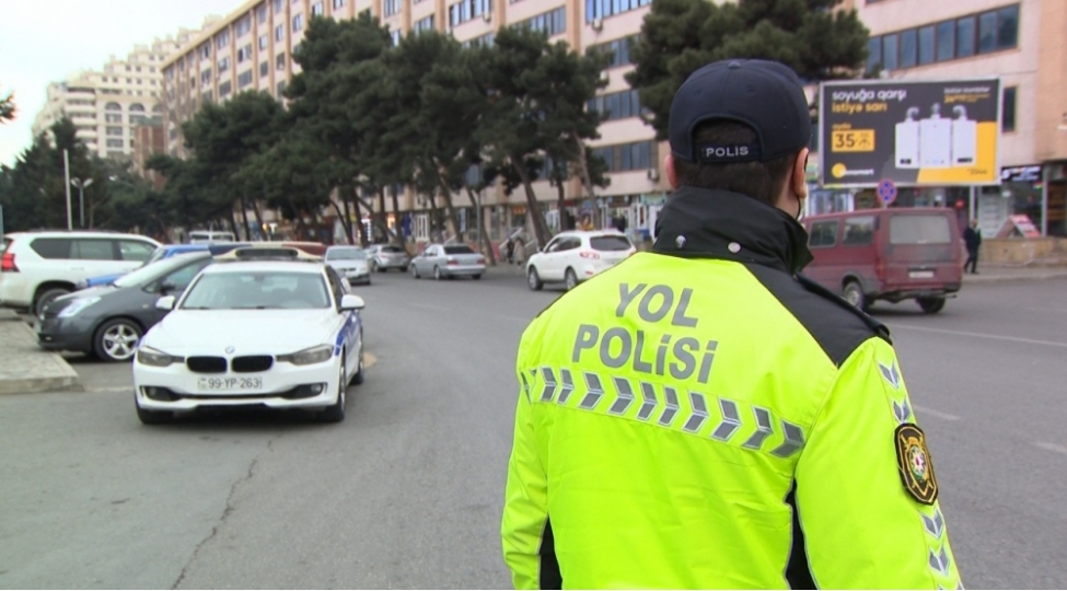 karantin-qaydalarini-pozan-36-nefer-cerimelenib-video