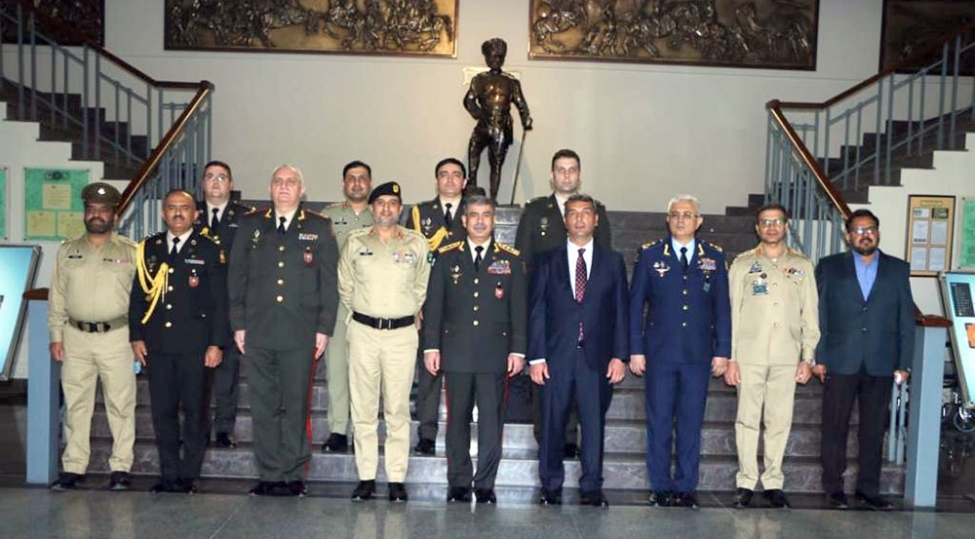 mudafie-naziri-pakistan-ordu-muzeyini-ziyaret-edib