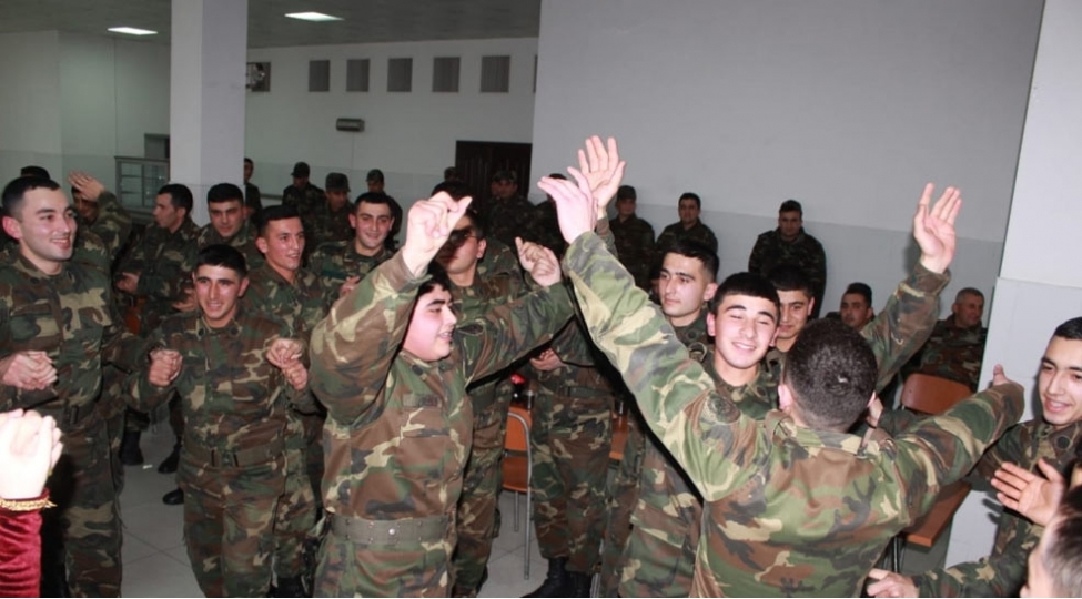 lenkerandaki-n-sayli-herbi-hissede-bayram-shenliyi