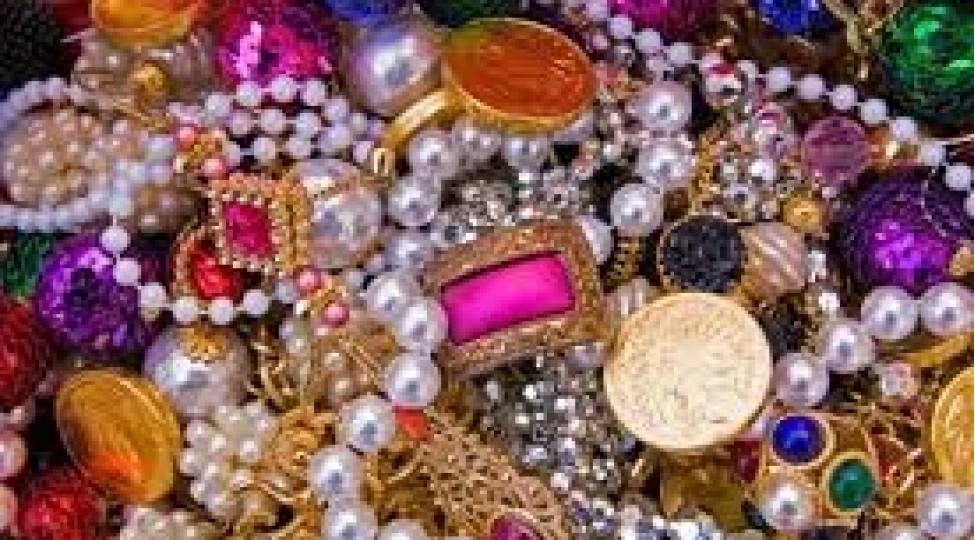 zinet-eshyalari-bezilerine-qeyri-muasirlik-choxlarina-ise-shan-shohretdir