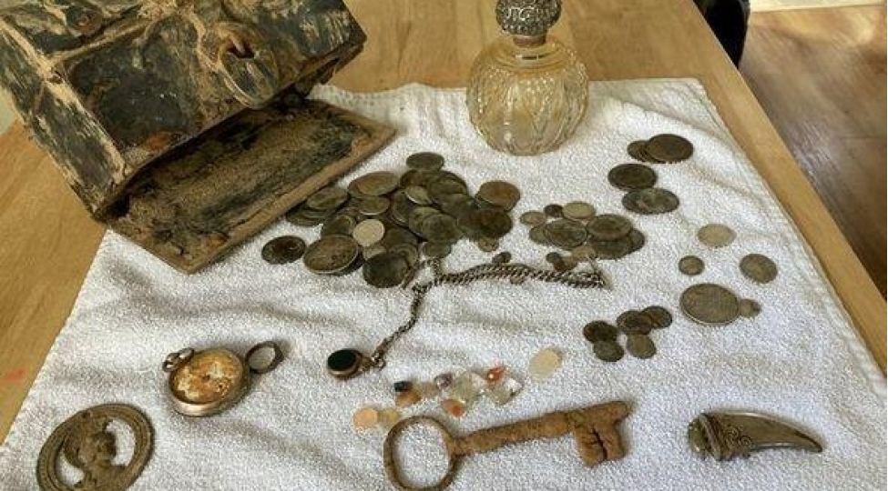 denizin-sahilinde-xezine-tapdi-fotolar