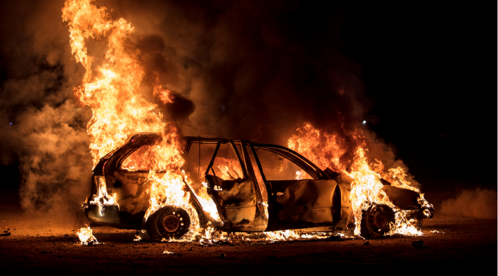 xachmazda-avtomobil-yanib-video