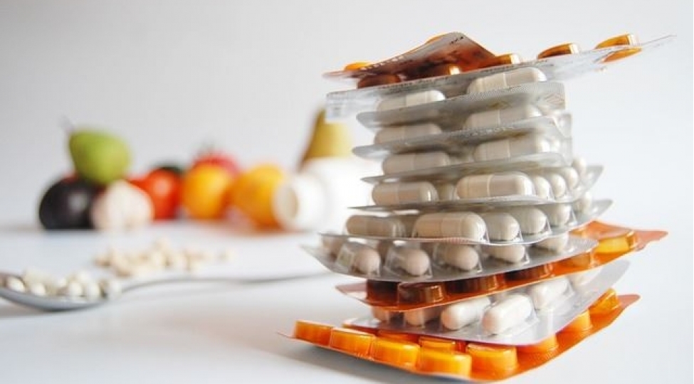 c-d-ve-diger-vitaminler-apteklerde-derman-vasitesi-kimi-satilmayacaq-video