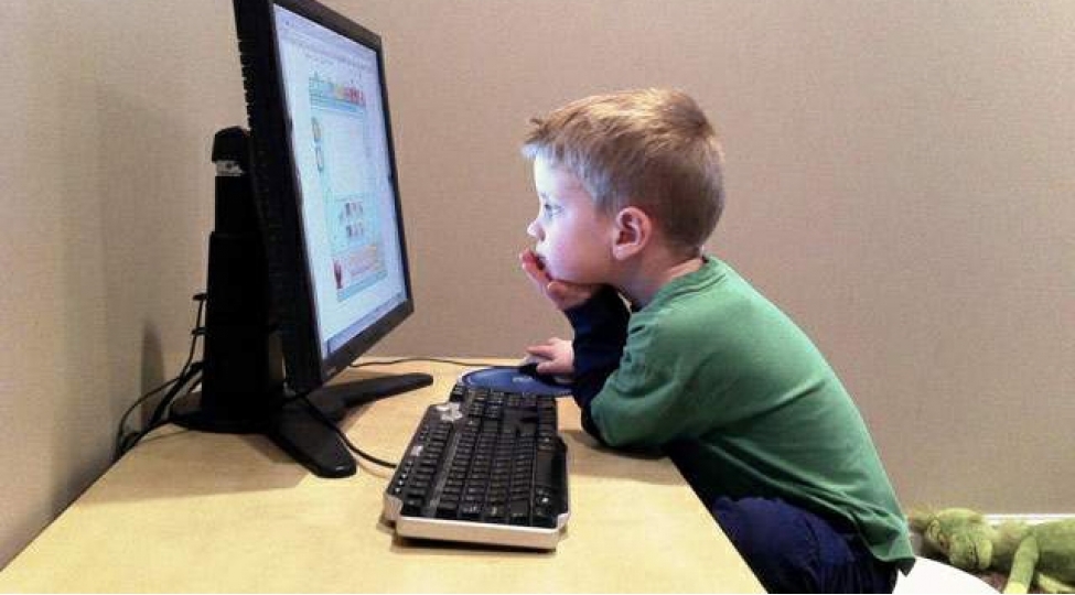 sosial-shebeke-istifadechilerinin-yash-heddi-azalir-foto