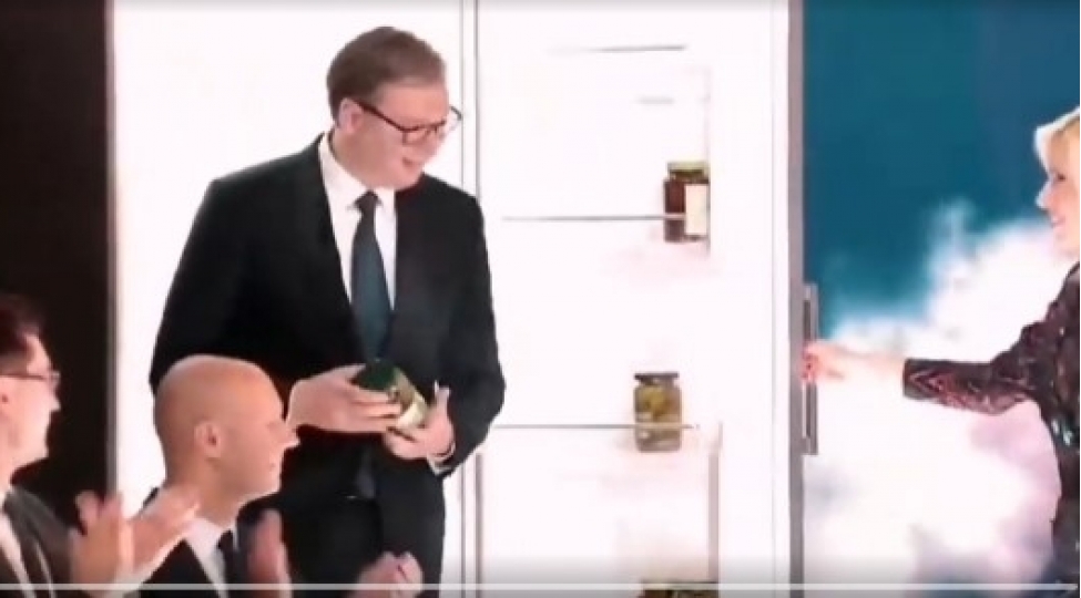 soyuducudan-chixan-prezident-her-kes-menden-ele-bezib-ki