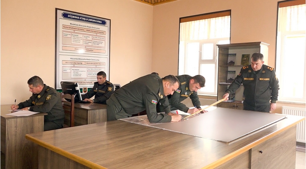 naxchivan-qarnizonu-qoshunlarinda-kechirilen-komanda-qerargah-telimi-basha-chatib-video