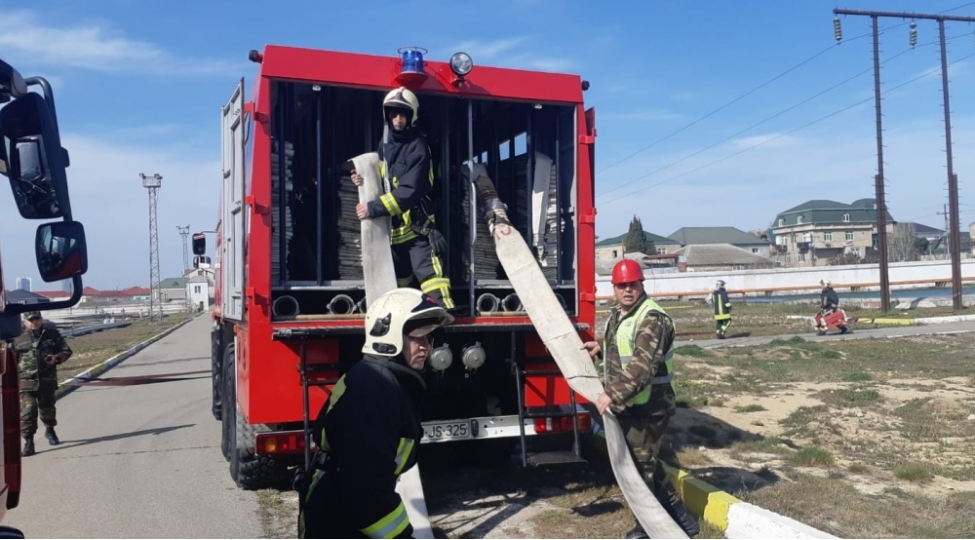 neft-emali-zavodunda-yanginla-bagli-telim-kechirilib-fotovideo