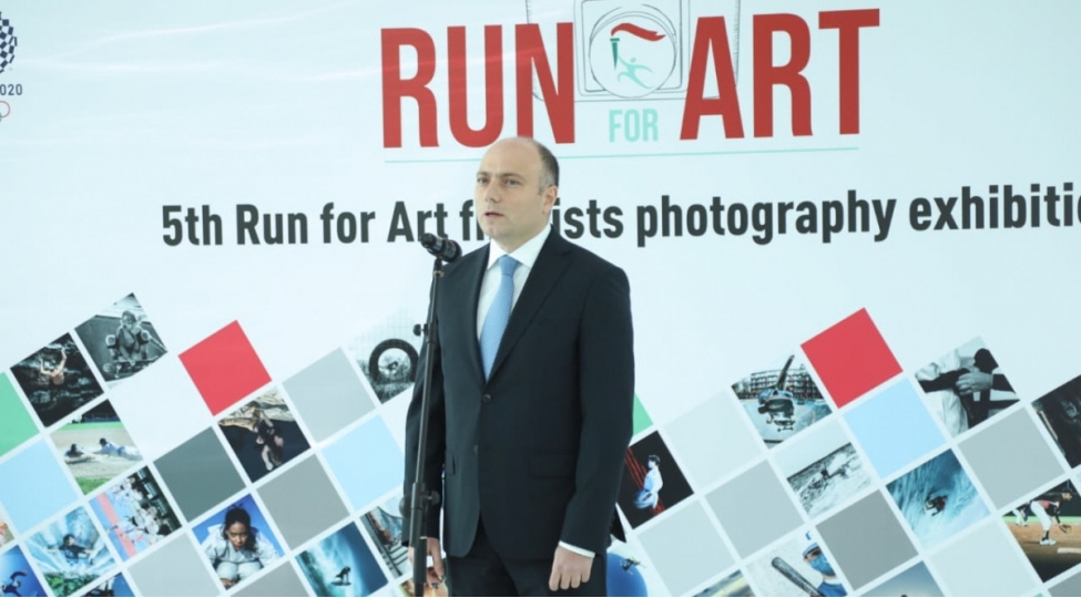 run-for-art-beynelxalq-foto-musabiqesinin-finalchilarinin-sergisinin-achilishi-olub