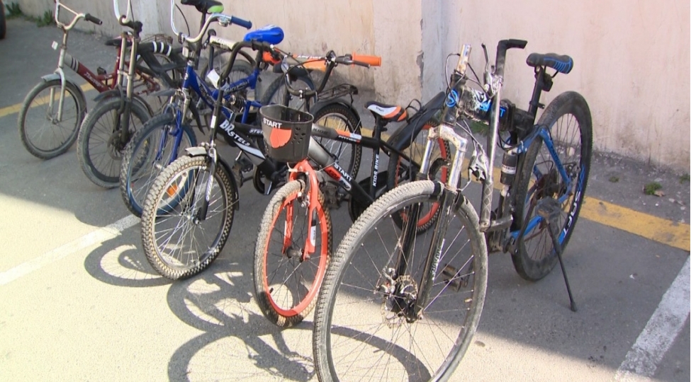 bakida-20-neferin-velosipedi-ogurlanib-video