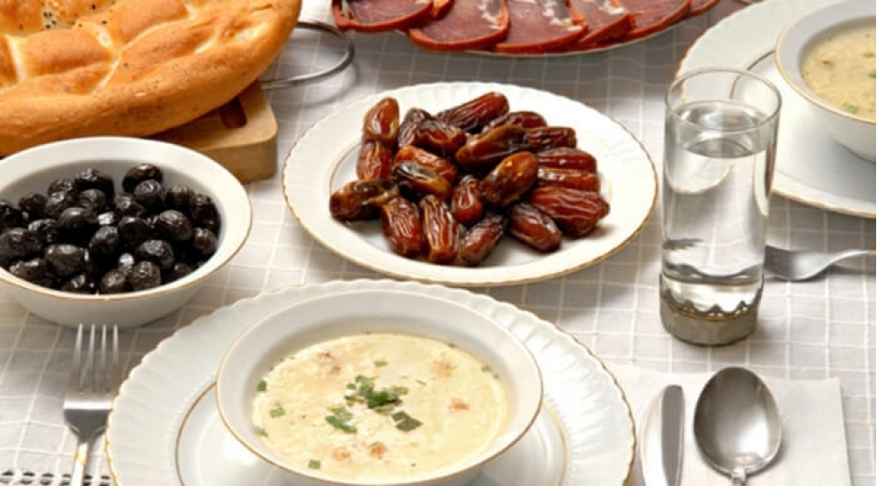 ramazan-sufrelerinin-esas-nemeti-olan-xurmanin-faydalari