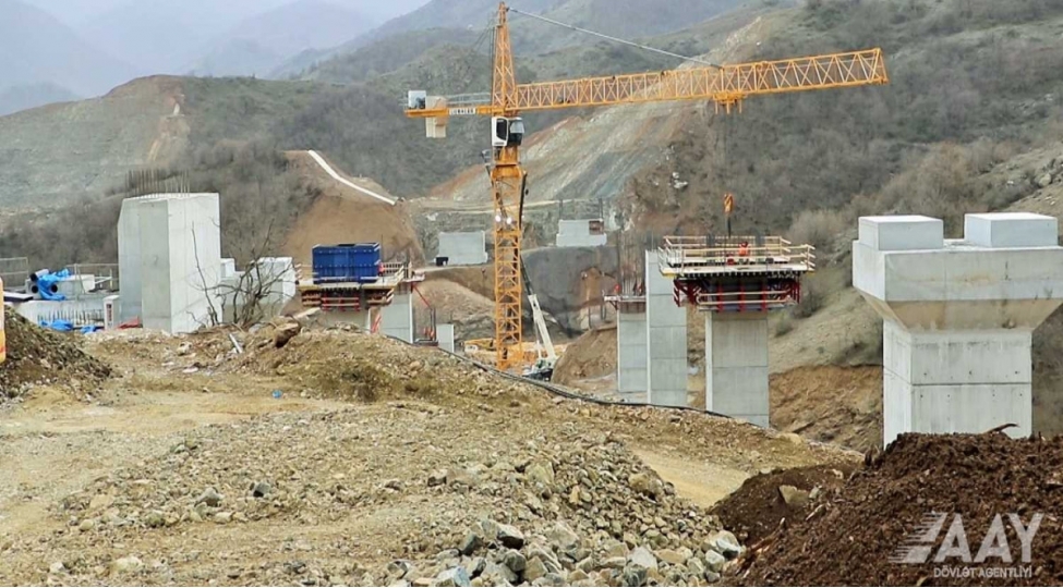 saleh-memmedov-fuzuli-shusha-avtomobil-yolunun-tikinti-ishleri-ile-tanish-olub-fotovideo