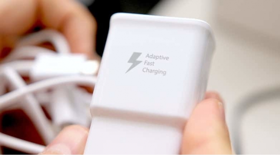 samsung-ucuz-telefonlarin-destine-sharj-aparati-qoymayacaq