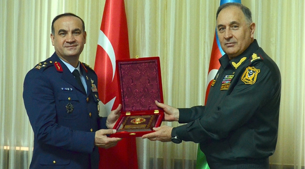 azerbaycan-ordusunun-bash-qerargah-reisi-turkiyeli-numayende-heyeti-ile-gorushub