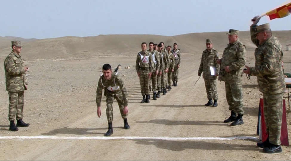 herbi-qulluqchular-arasinda-herbileshdirilmish-kros-birinciliyi-kechirilib-foto