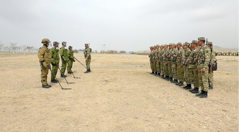 elahidde-umumqoshun-orduda-praktiki-meshgeleler-kechirilir