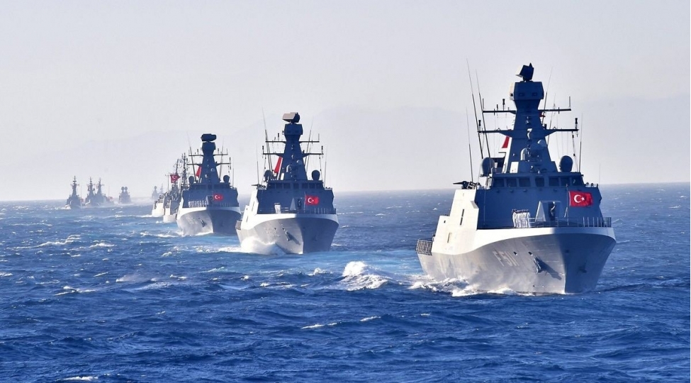 sepah-fars-korfezinde-dord-gemiye-zerbe-endirildiyini-beyan-edib