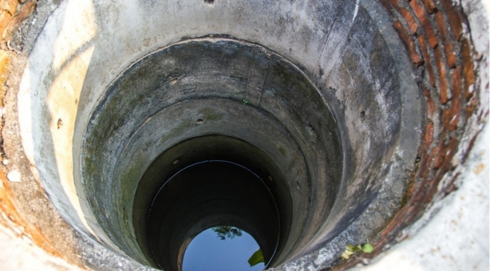 15-metrlik-quyuya-dushen-shexs-chixarildi