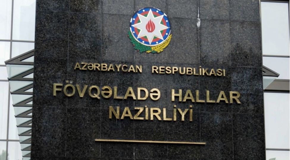 gencede-chay-sahiline-yixilan-qadin-xilas-olunub-video