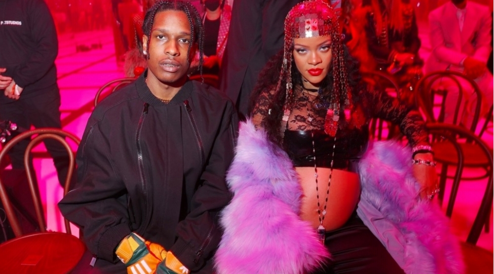 polis-rihannanin-nishanlisini-saxladi