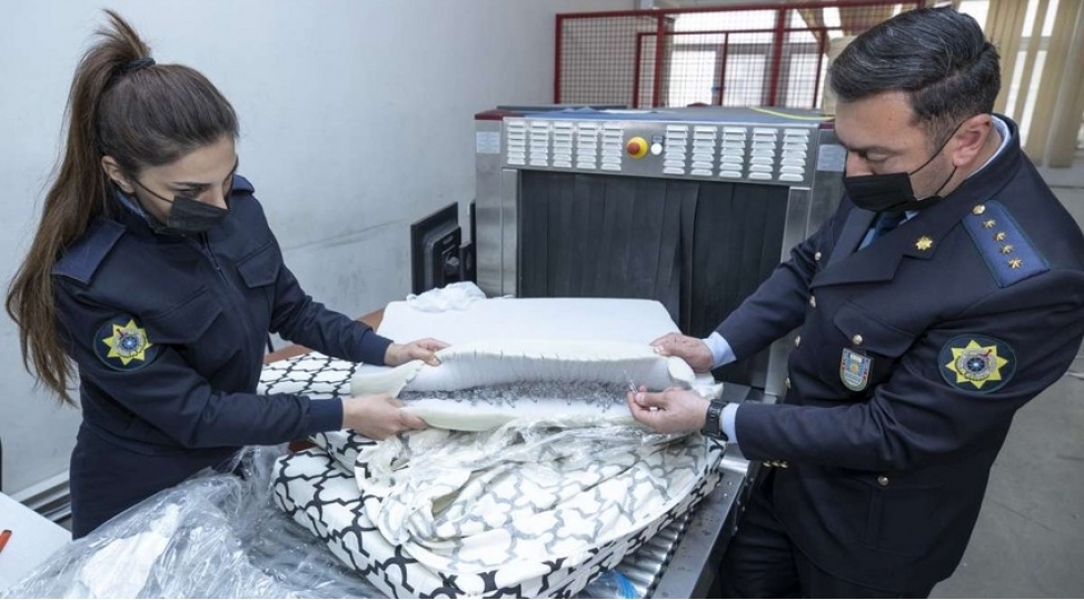 azerbaycan-gomrukchuleri-pochtla-gonderilmish-derman-preparatlarini-ashkar-edib