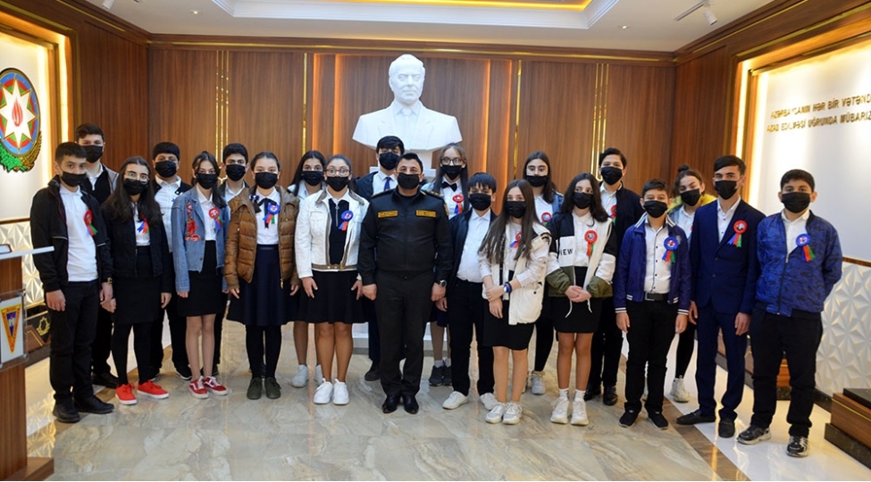 shagirdler-herbi-liseyi-ve-heyder-eliyev-adina-aahm-i-ziyaret-edibler