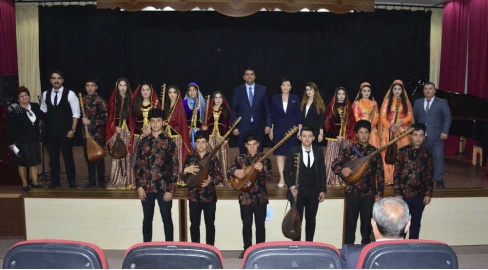 musiqi-kollecinin-ashiq-seneti-ixtisasi-uzre-telebelerinin-naxchivan-dovlet-universitetinde-konserti-olub-foto