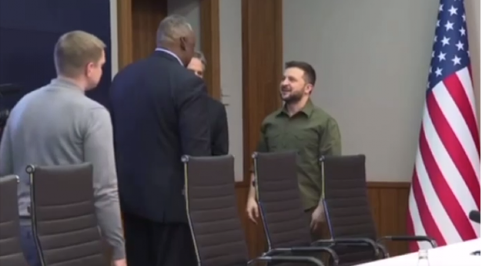 beli-yashasin-qehremanlar-zelenski