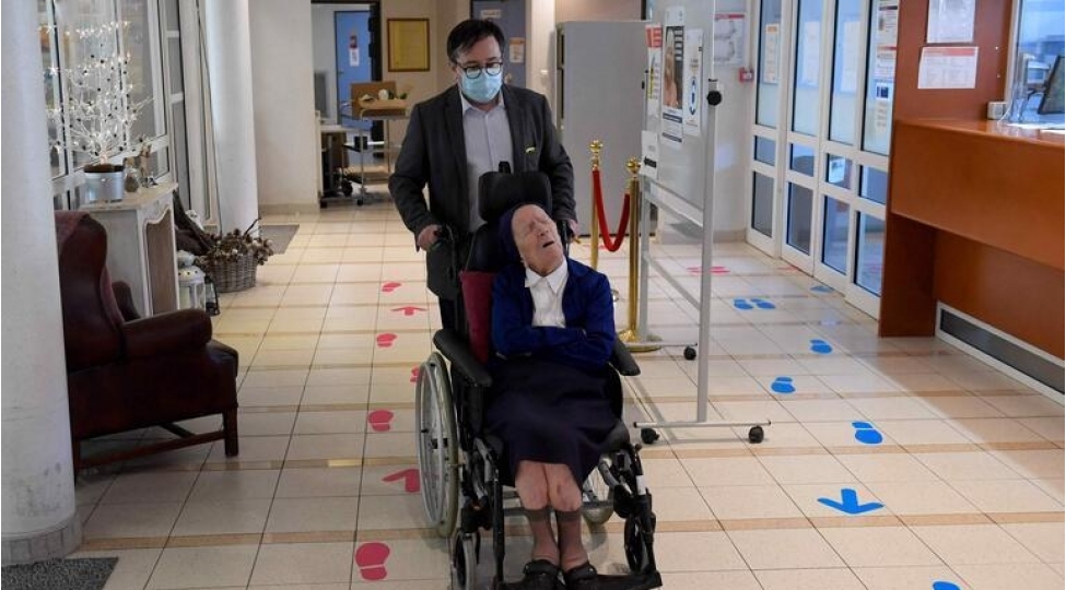 dunyanin-en-yashli-insani-indi-odur-foto