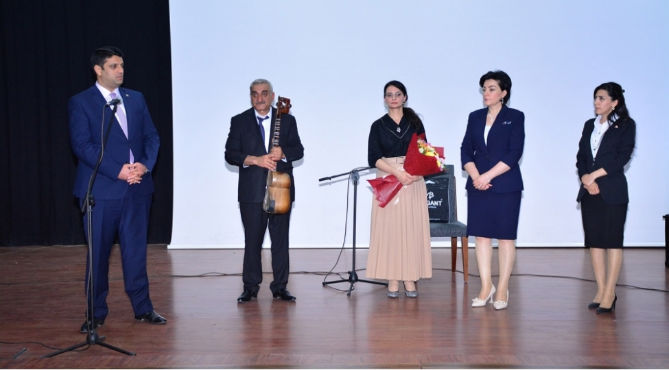 ndu-da-emekdar-artist-elman-eliyevin-solo-konserti-kechirilib