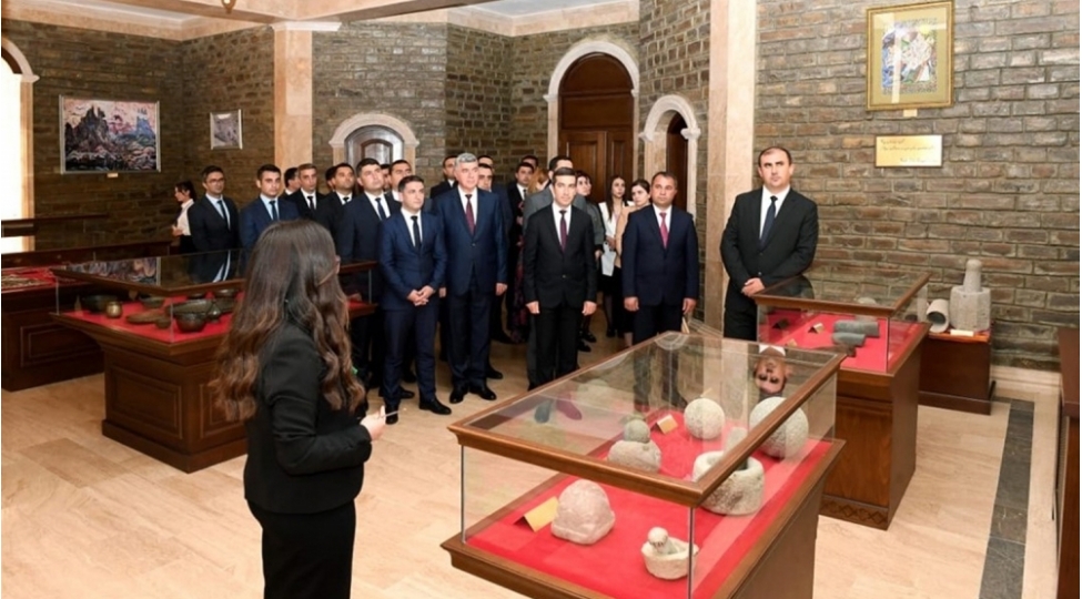 muxtar-respublikada-muzey-ziyaretleri-davam-edir