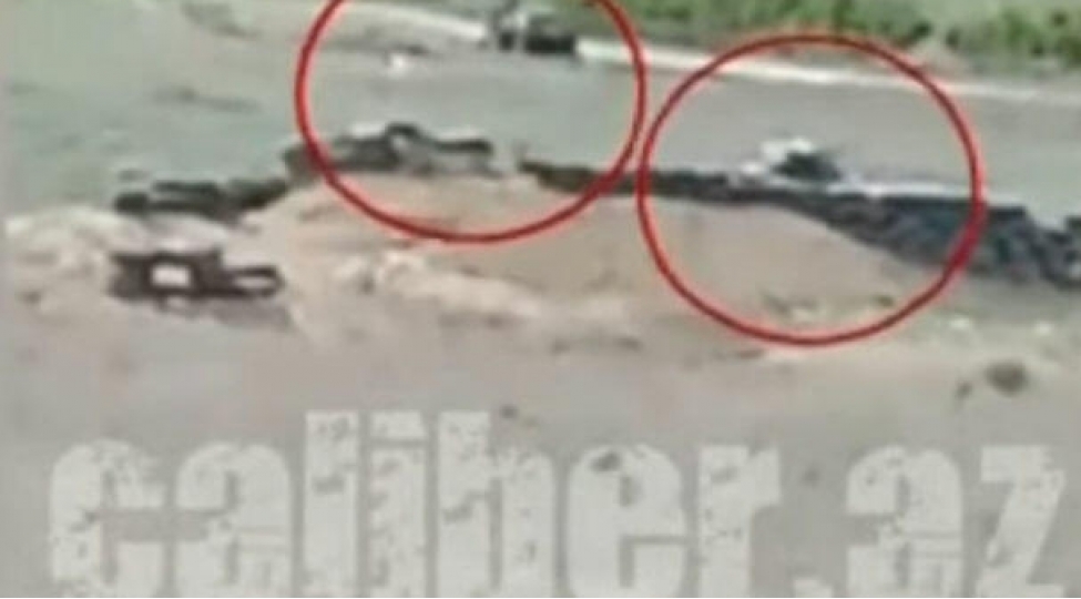 qanunsuz-ermeni-silahlilari-qarabagda-sulhmeramlilarin-gozu-qarshisinda-senger-qazirlar-video