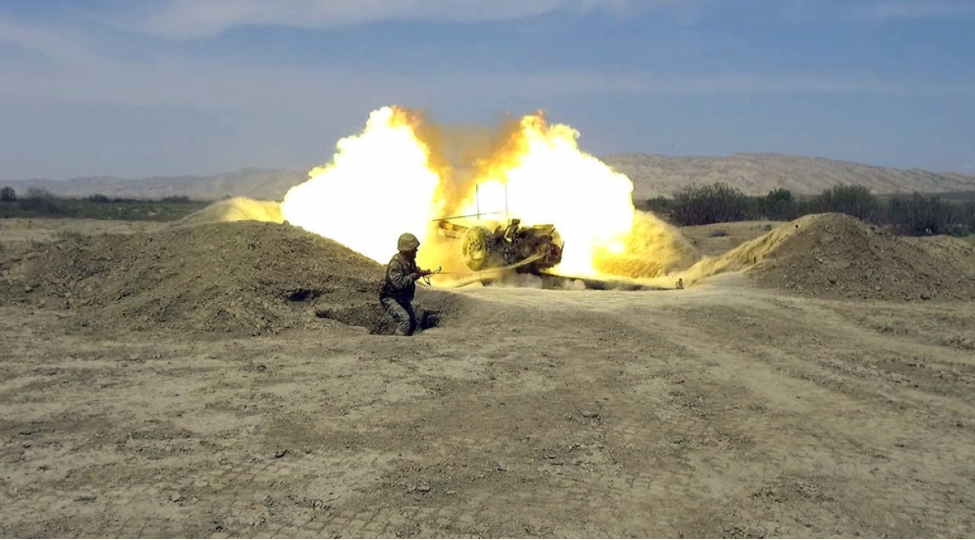azerbaycan-ordusunda-doyush-atishli-telimler-kechirilib-video