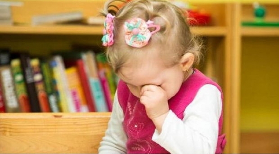 rusiyali-terbiyechi-ushagini-doshemeye-chirpdi