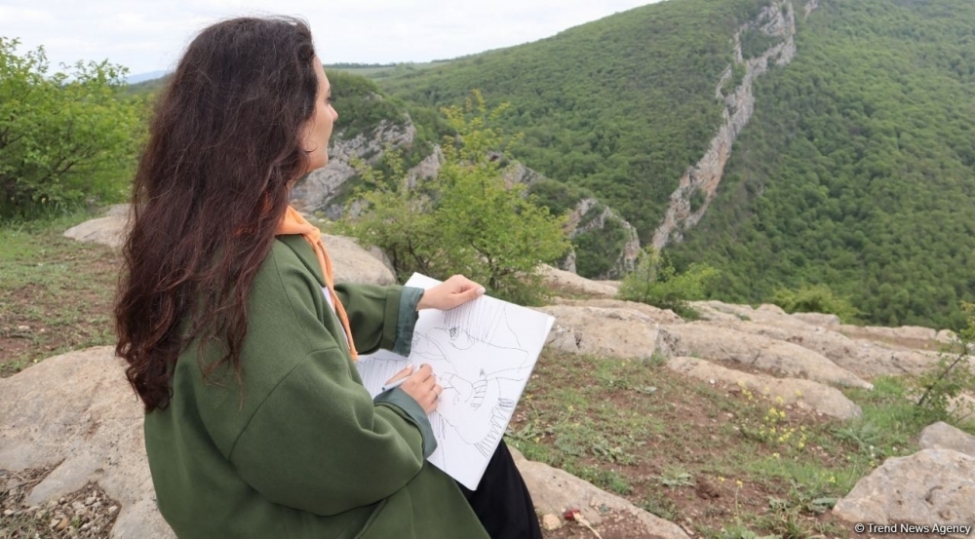 cidir-duzunde-ressam-ve-heykelterashlarin-ishtiraki-ile-plener-kechirilib