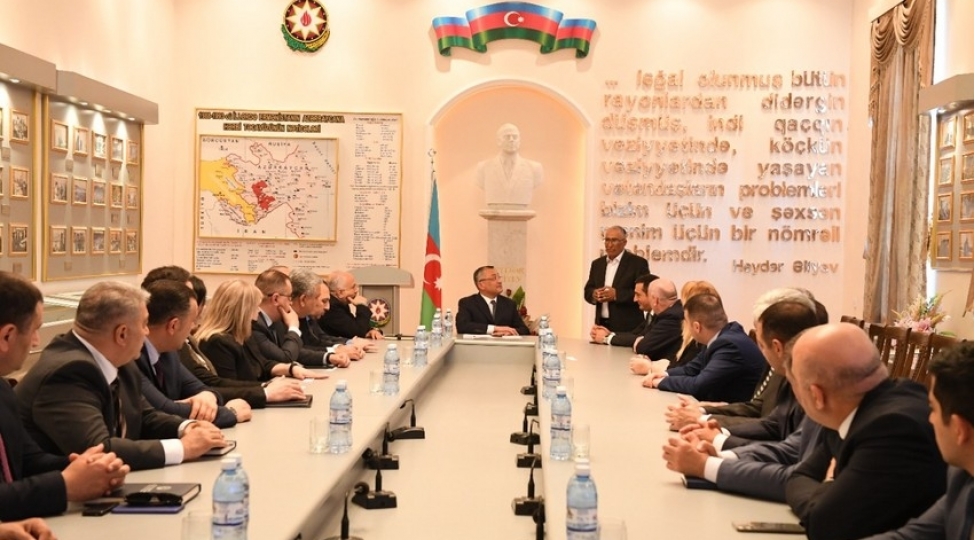 dovlet-komitesinde-heyder-eliyevin-anadan-olmasinin-99-cu-ildonumu-ile-bagli-tedbir-kechirilib-video