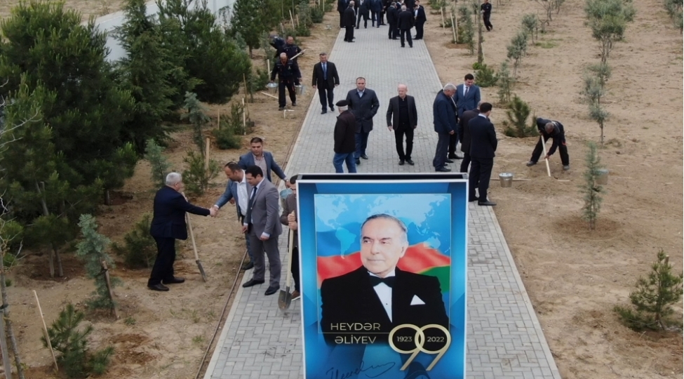 ulu-onder-heyder-eliyevin-anadan-olmasinin-99-illiyine-hesr-edilen-agacekme-aksiyasi-fotovideo