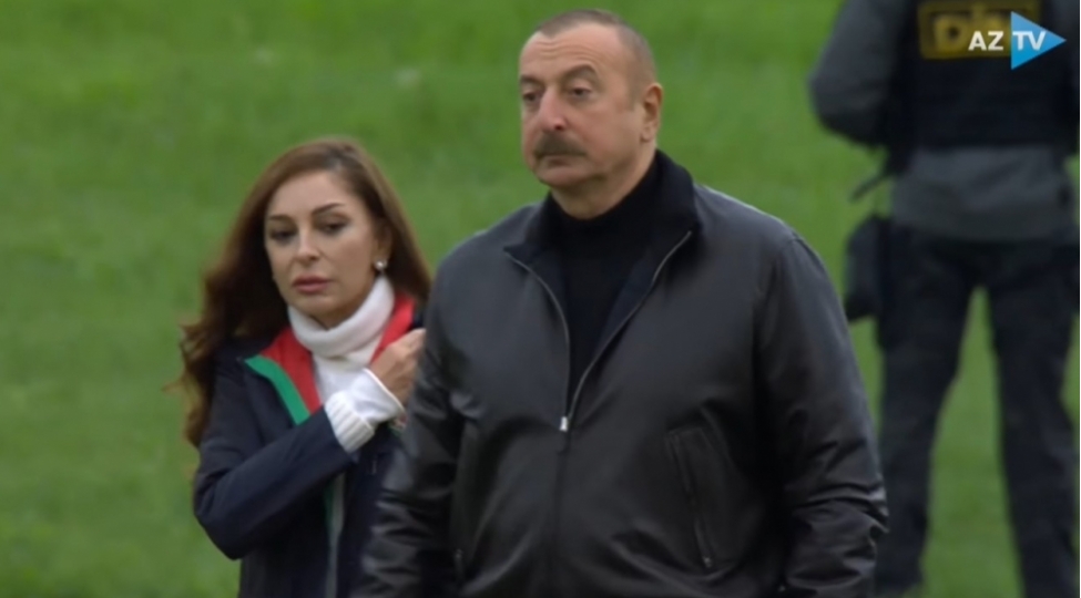 prezident-ve-birinci-xanim-v-xaribulbul-beynelxalq-folklor-festivalinin-achilishinda-video