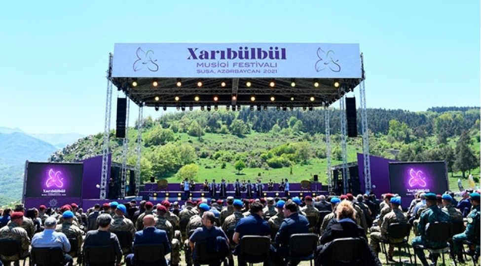 bu-gun-xaribulbul-festivali-bashlayir