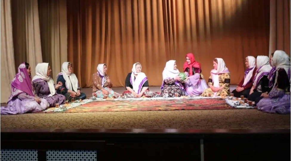 milli-deyerlerimiz-folklorumuzda-adli-sehneciklerin-numayishi-musabiqesine-yekun-vurulub