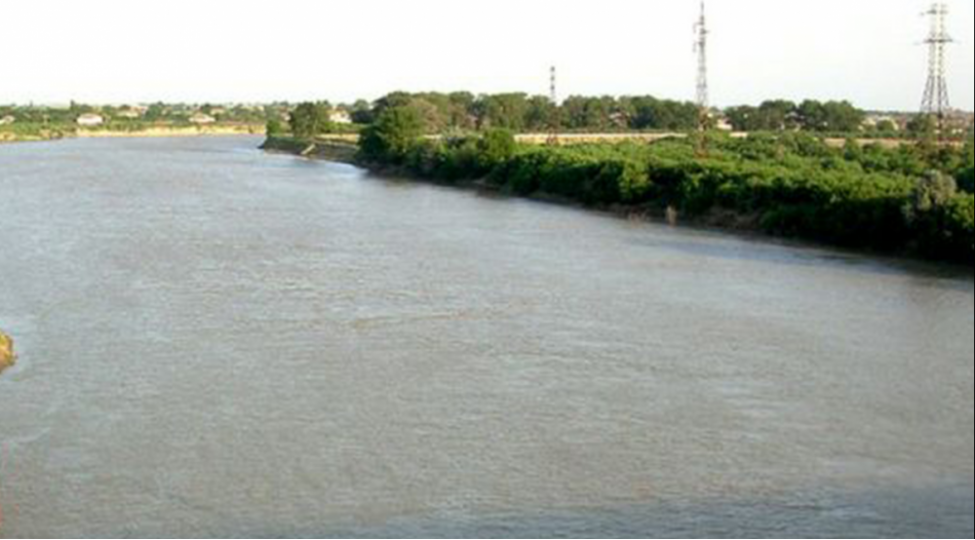 kurde-su-serfi-olchulub-video