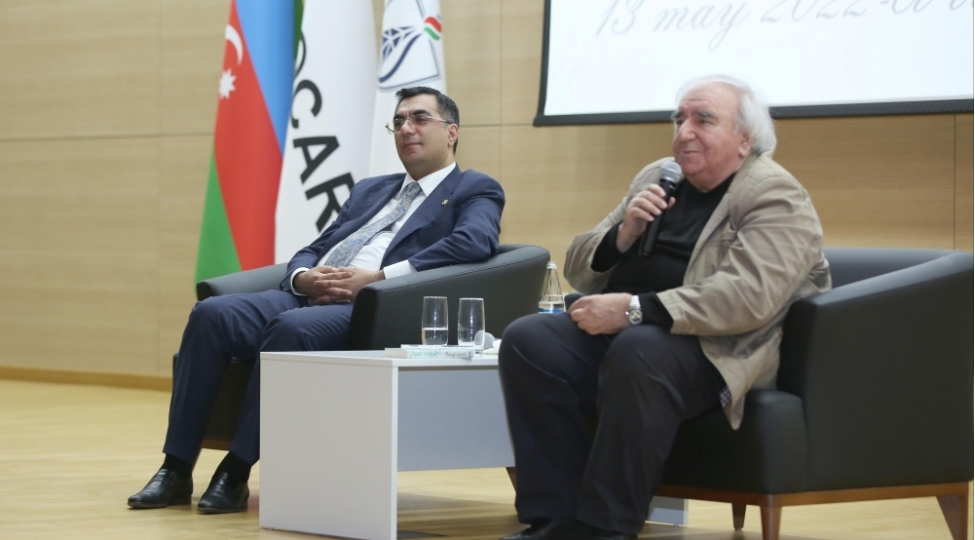 baki-ali-neft-mektebinde-xalq-shairi-ramiz-rovshenin-poeziya-gecesi-foto