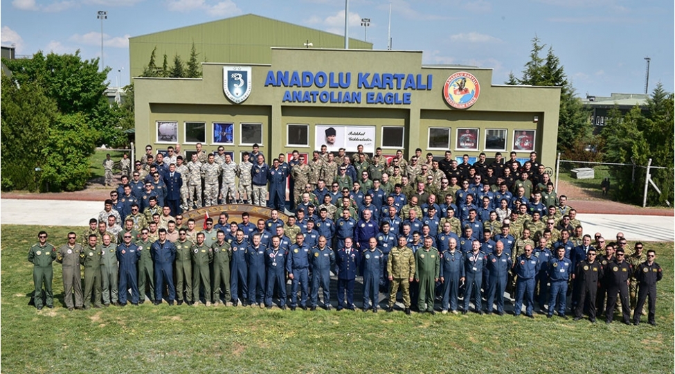 turkiyede-kechirilen-taktiki-uchush-telimine-hazirliq-brifinqi-teqdim-olunub-foto