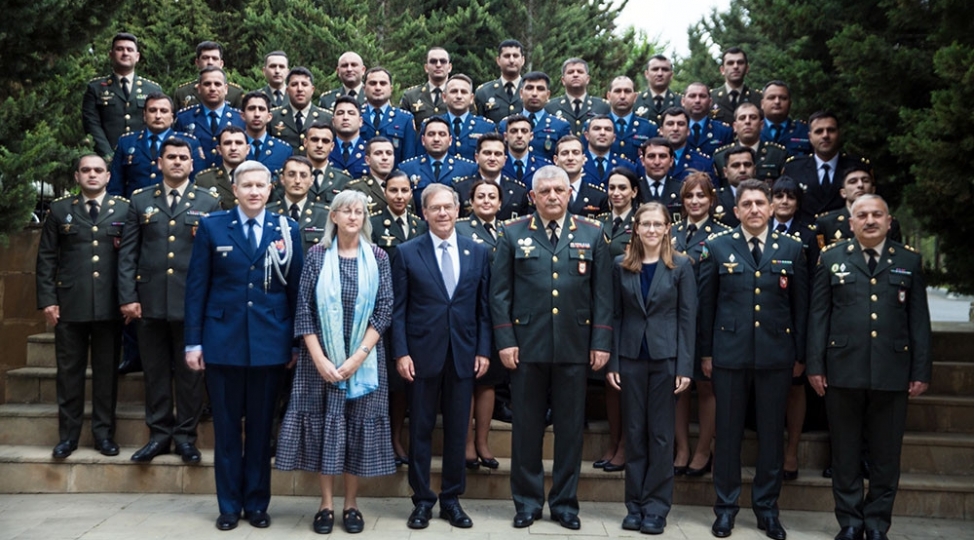 absh-sefiri-mn-in-herbi-idareetme-institutunda-olub-foto