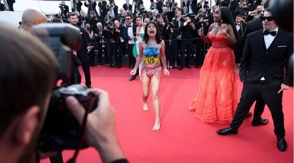 soyunaraq-rusiyaya-etiraz-etdi