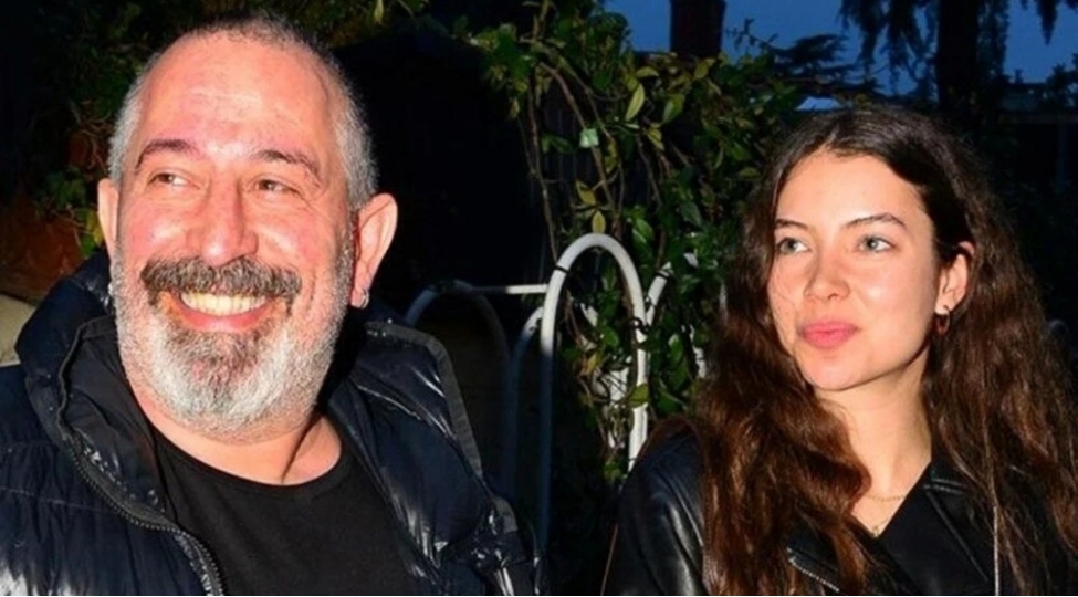 cem-yilmaz-ozunden-22-yash-kichik-sevgilisinden-ayrildi