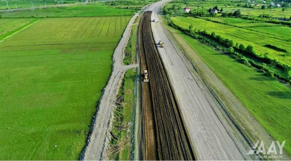 iran-serhedine-dogru-yeni-yolun-ve-korpunun-tikintisi-davam-etdirilir-video